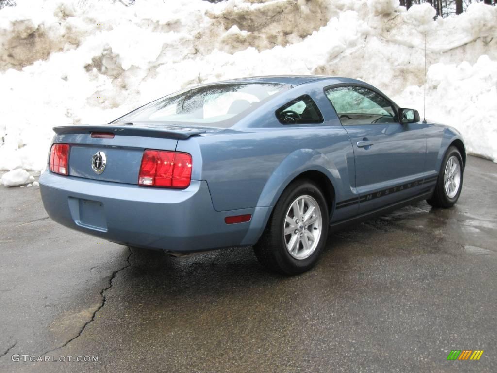 2007 Mustang V6 Deluxe Coupe - Windveil Blue Metallic / Light Graphite photo #11