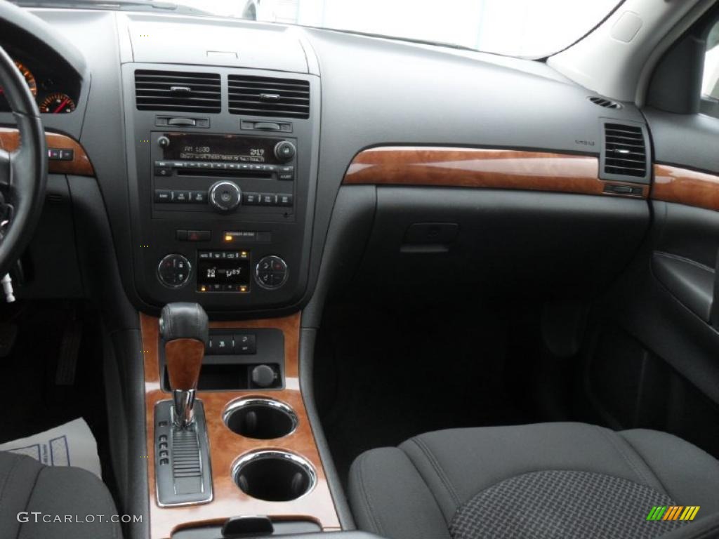 Black Interior 2008 Saturn Outlook XR Photo #42470172
