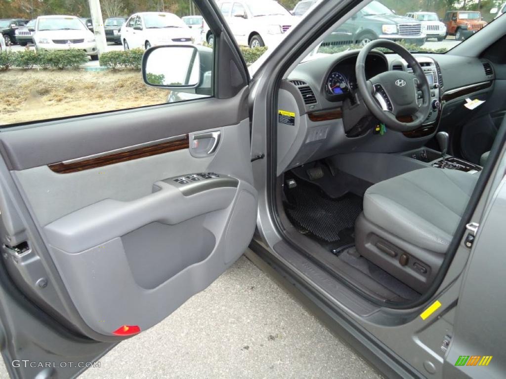 Gray Interior 2010 Hyundai Santa Fe SE Photo #42470968