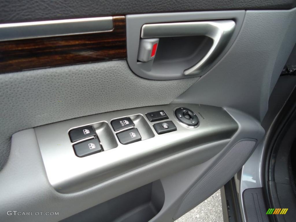 2010 Hyundai Santa Fe SE Controls Photo #42471396