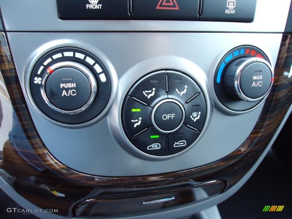2010 Hyundai Santa Fe SE Controls Photo #42471461