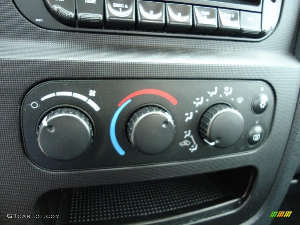 2005 Dodge Ram 1500 SLT Regular Cab 4x4 Controls Photo #42472528