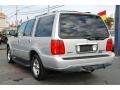 2000 Silver Metallic Lincoln Navigator   photo #12