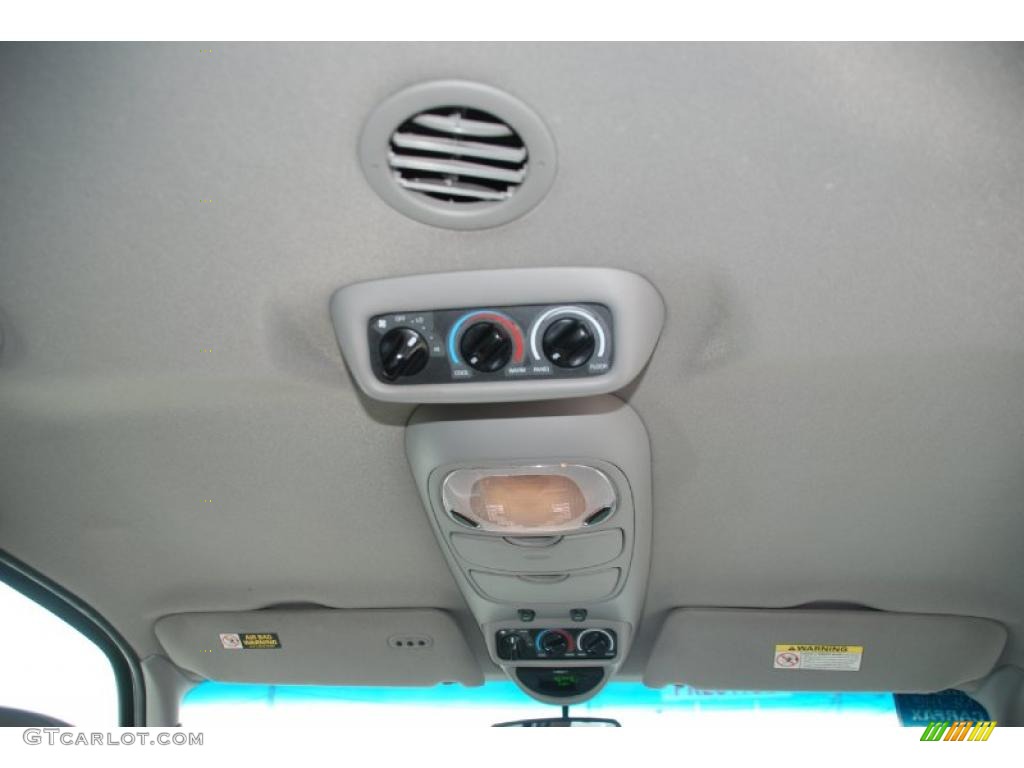 2000 Navigator  - Silver Metallic / Medium Graphite photo #44
