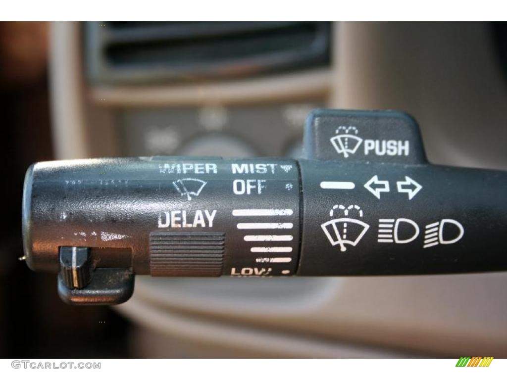 2003 Chevrolet Astro LS Controls Photo #42484148