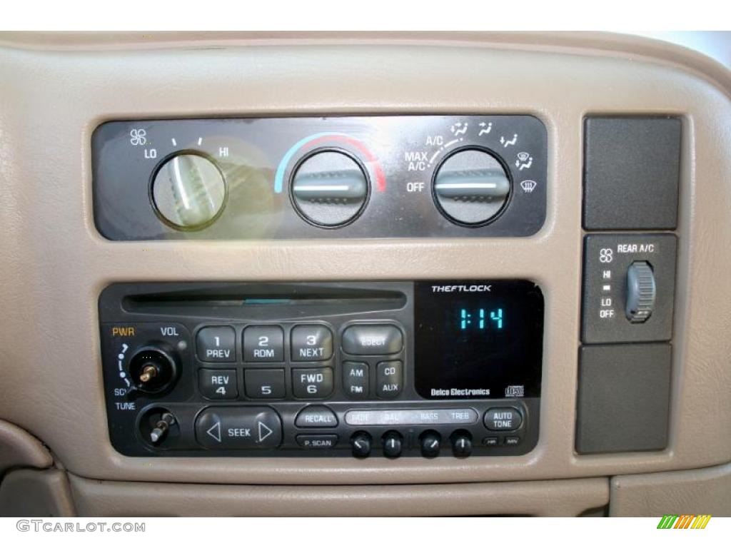 2003 Chevrolet Astro LS Controls Photo #42484232