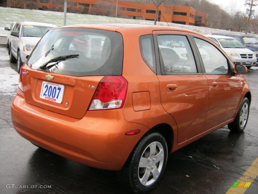2007 Aveo 5 LS Hatchback - Spicy Orange / Charcoal Black photo #2