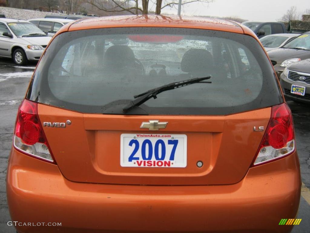 2007 Aveo 5 LS Hatchback - Spicy Orange / Charcoal Black photo #17