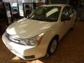 White Suede - Focus SE Sedan Photo No. 5