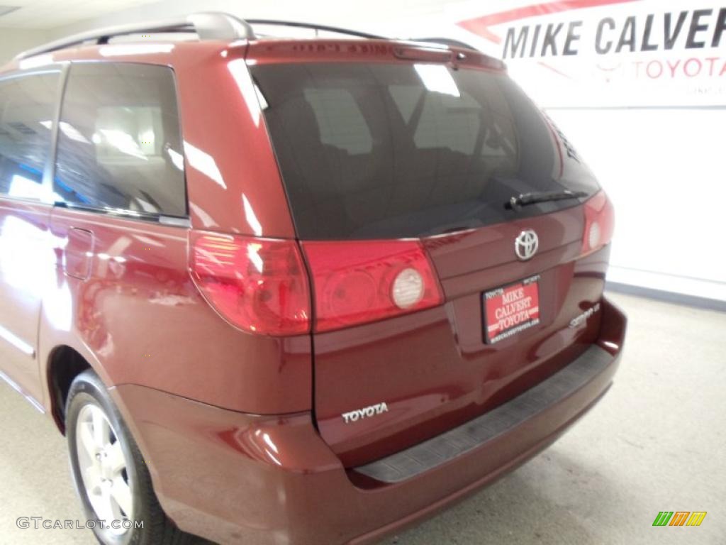 2006 Sienna LE - Salsa Red Pearl / Stone Gray photo #7