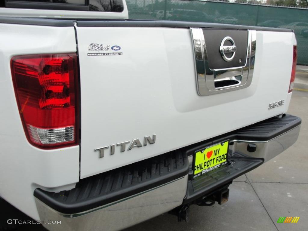2008 Titan SE Crew Cab - Blizzard White / Charcoal photo #21