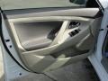 Super White - Camry LE Photo No. 31