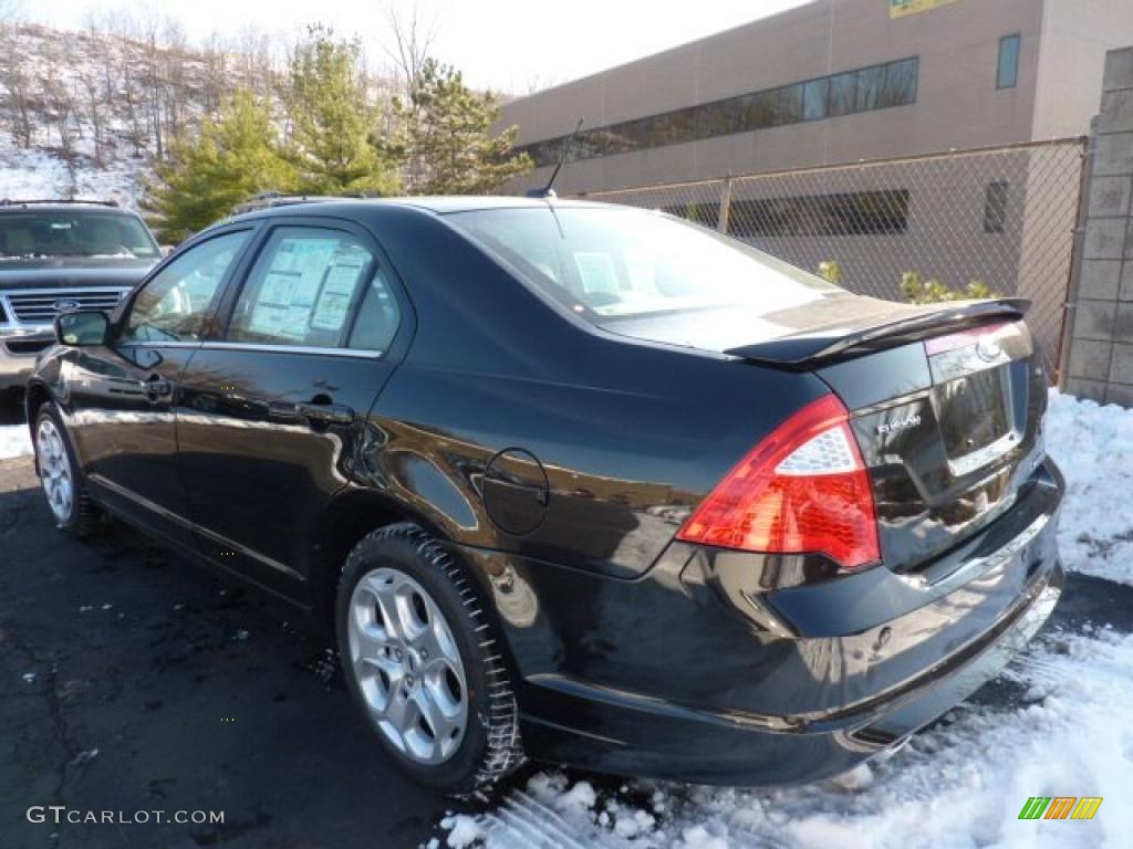 2011 Fusion SE V6 - Tuxedo Black Metallic / Medium Light Stone photo #4