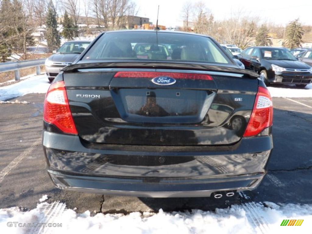 2011 Fusion SE - Tuxedo Black Metallic / Charcoal Black photo #3