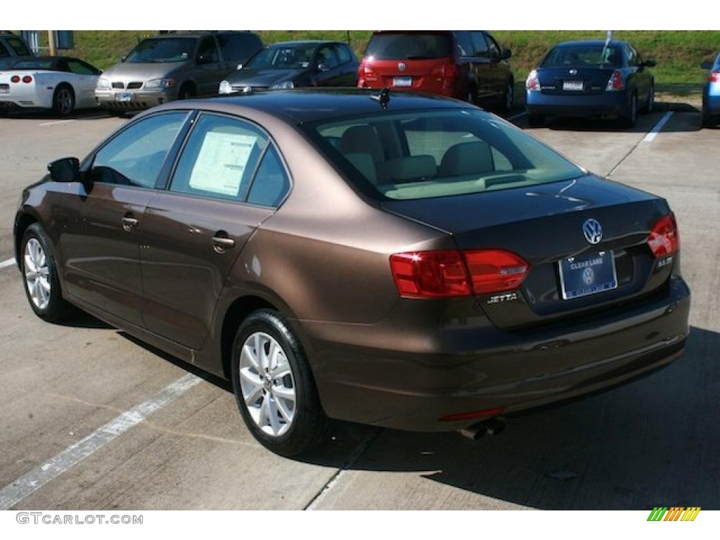 2011 Jetta SE Sedan - Toffee Brown Metallic / Cornsilk Beige photo #2