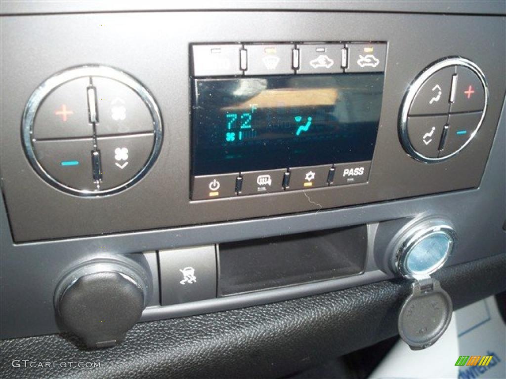 2009 Chevrolet Silverado 2500HD LT Extended Cab 4x4 Controls Photo #42515416