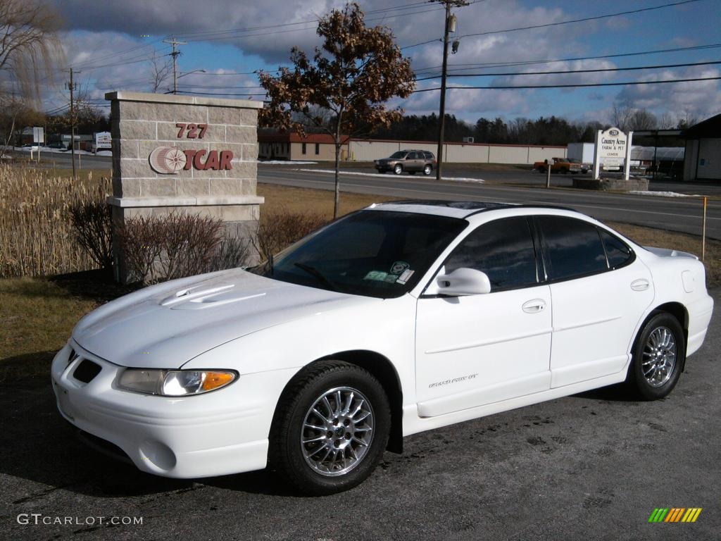 2001 Grand Prix GT Sedan - Arctic White / Graphite/Gray photo #1