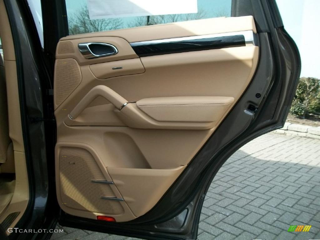 2011 Porsche Cayenne S Hybrid Luxor Beige Door Panel Photo #42527825