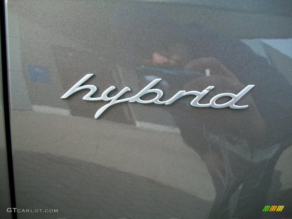 2011 Porsche Cayenne S Hybrid Marks and Logos Photos