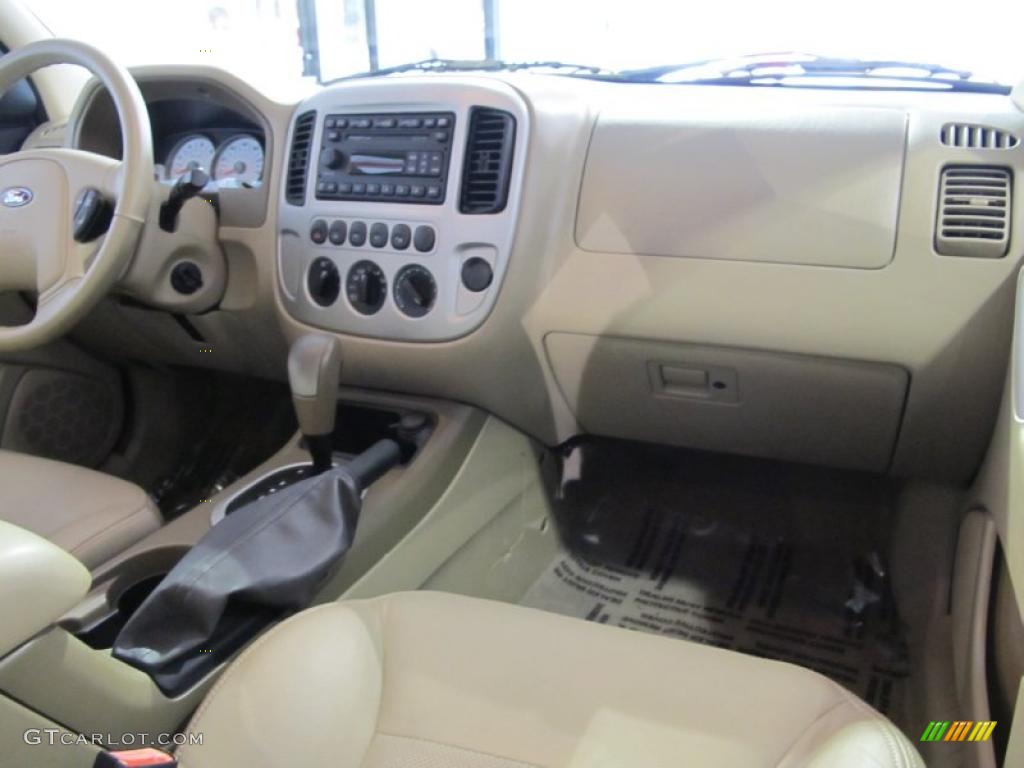 Medium/Dark Pebble Beige Interior 2005 Ford Escape Limited Photo #42528121