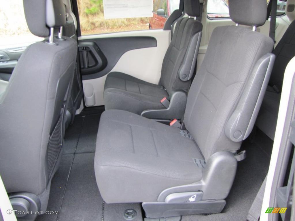 2011 Grand Caravan Mainstreet - Blackberry Pearl / Black/Light Graystone photo #7