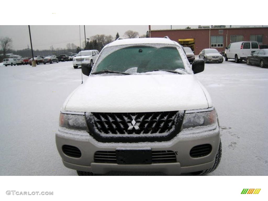2003 Montero Sport XLS 4x4 - Summit White / Tan photo #2