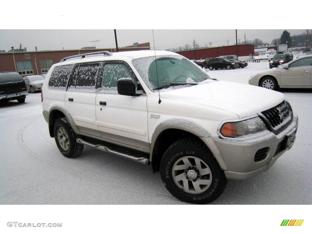 2003 Montero Sport XLS 4x4 - Summit White / Tan photo #3