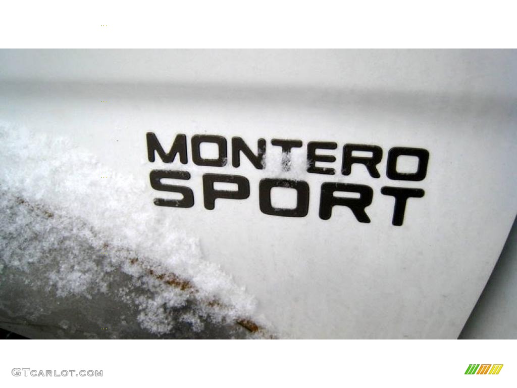2003 Montero Sport XLS 4x4 - Summit White / Tan photo #7