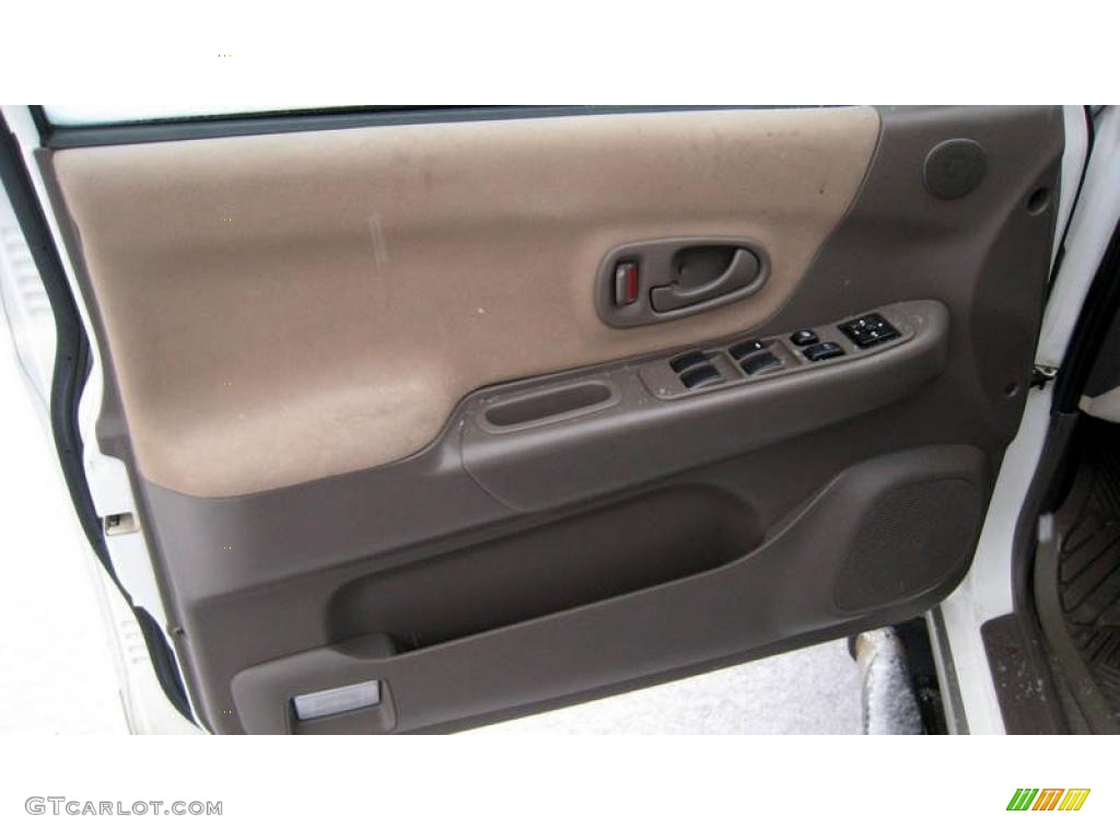 2003 Montero Sport XLS 4x4 - Summit White / Tan photo #8