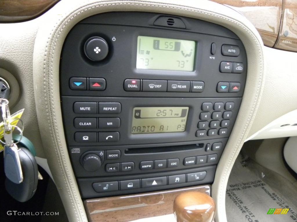 2004 Jaguar S-Type 3.0 Controls Photo #42542753