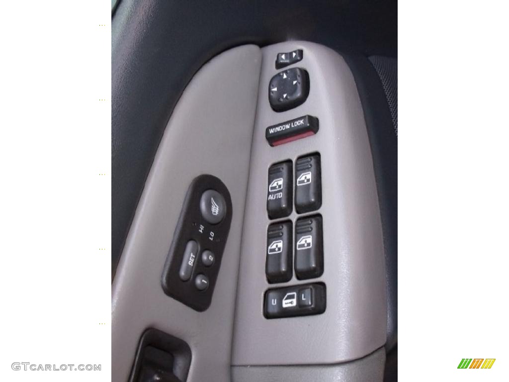 2001 Chevrolet Suburban 2500 LT 4x4 Controls Photo #42542977