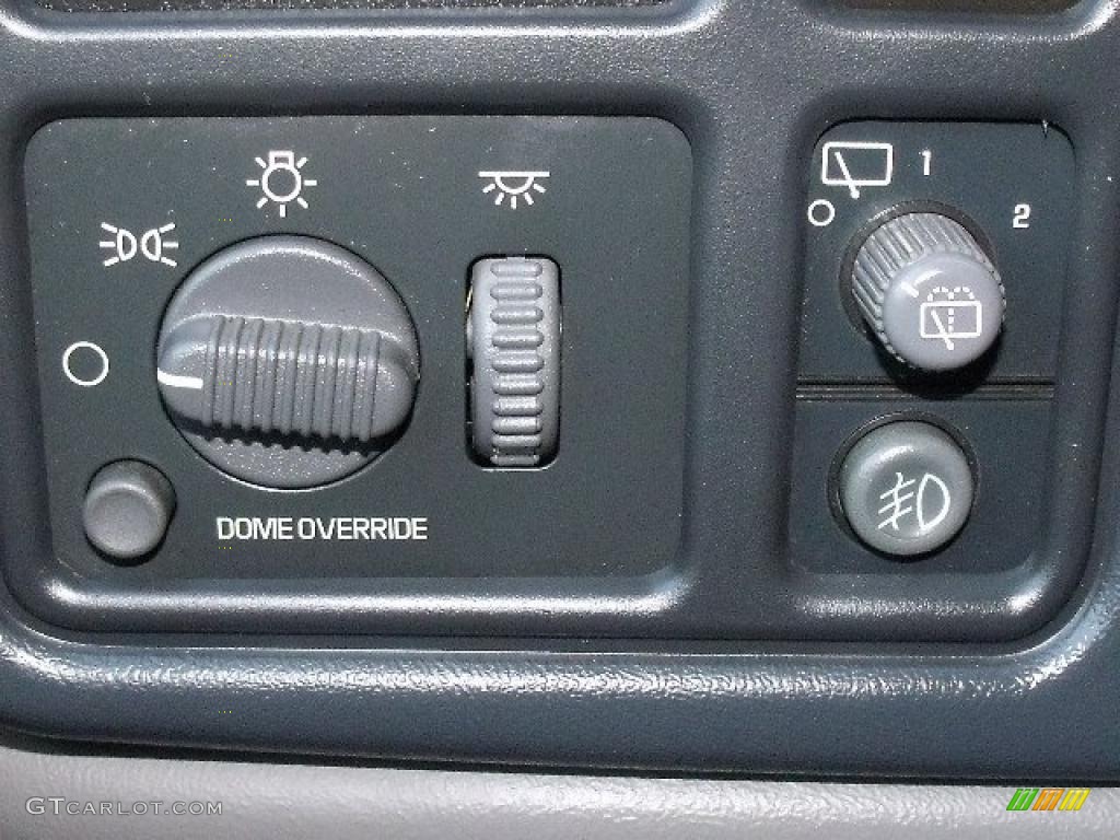 2001 Chevrolet Suburban 2500 LT 4x4 Controls Photo #42543049