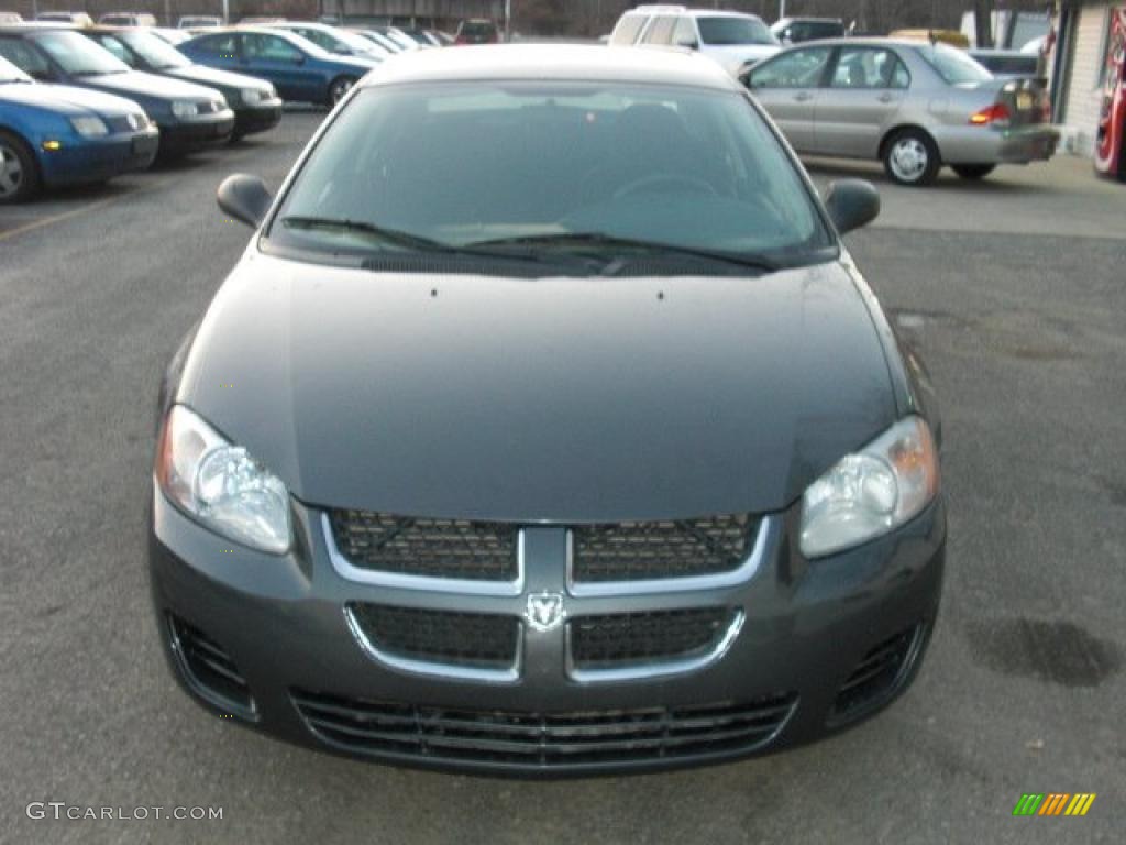 2004 Stratus SE Sedan - Graphite Metallic / Dark Slate Gray photo #1