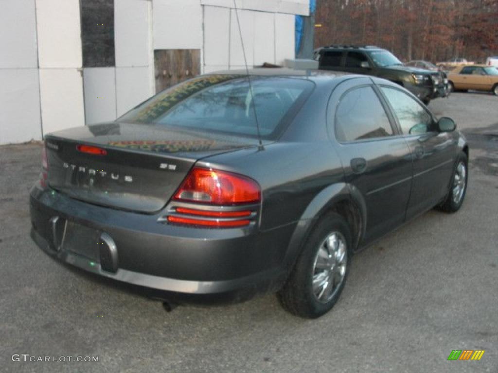 2004 Stratus SE Sedan - Graphite Metallic / Dark Slate Gray photo #6