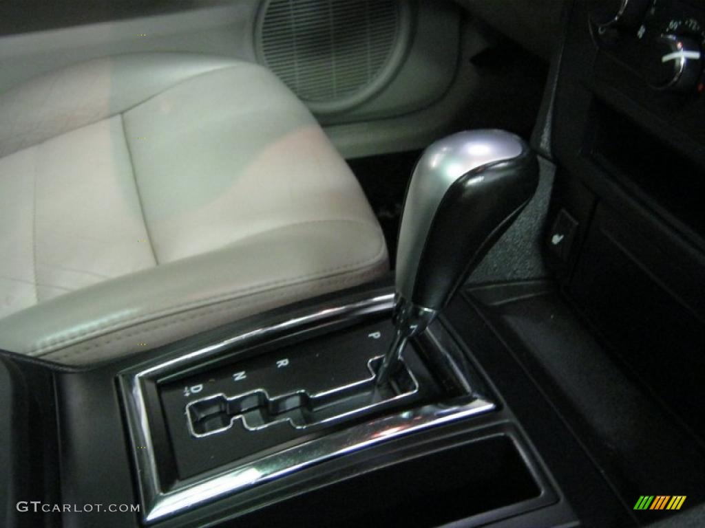 2005 Dodge Magnum R/T 5 Speed AutoStick Automatic Transmission Photo #42556557