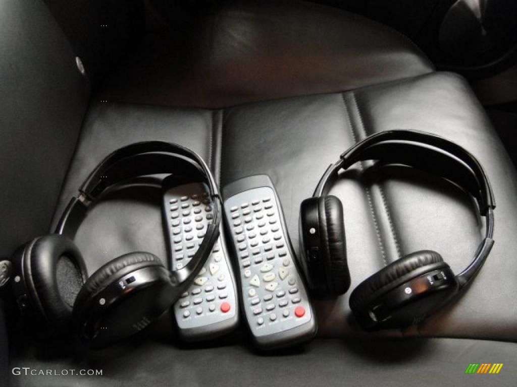 2008 Audi S8 5.2 quattro Controls Photo #42558069