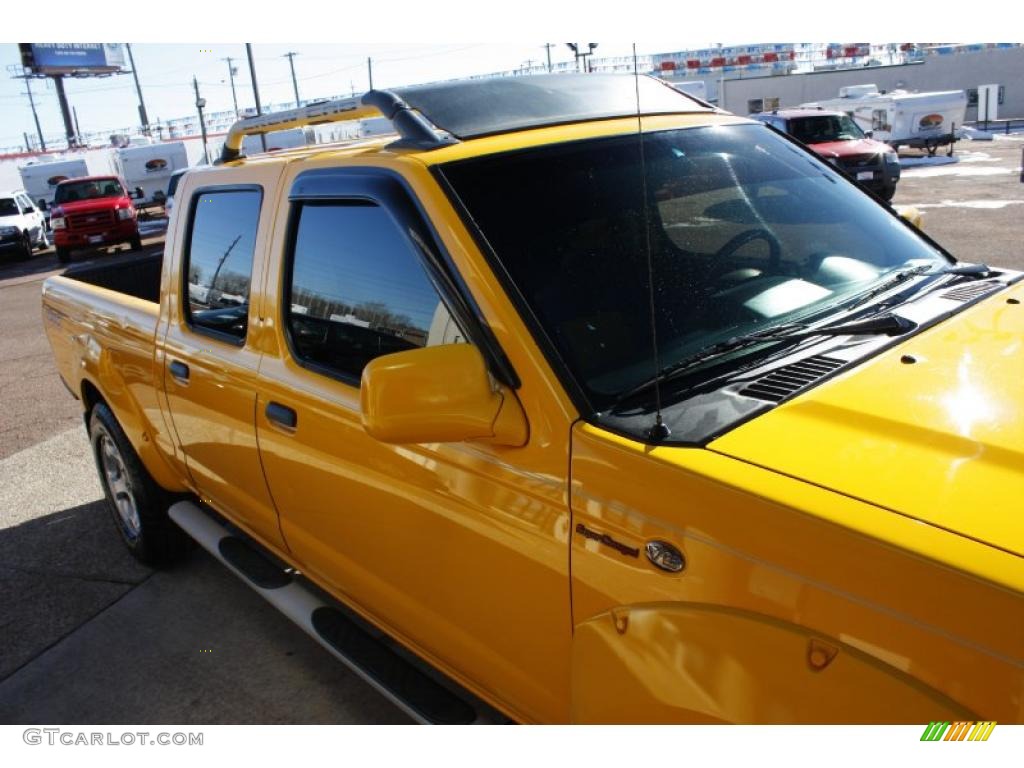 2002 Frontier SC Crew Cab 4x4 - Solar Yellow / Charcoal photo #16