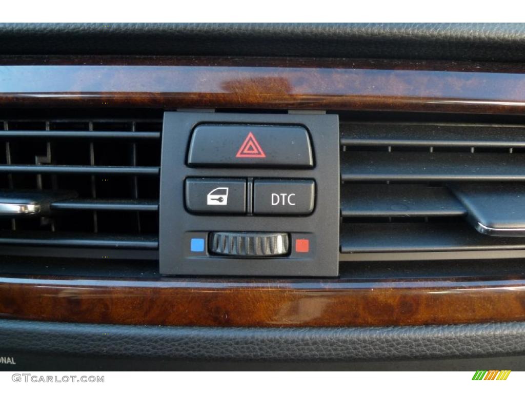 2010 BMW 3 Series 328i xDrive Coupe Controls Photo #42567481