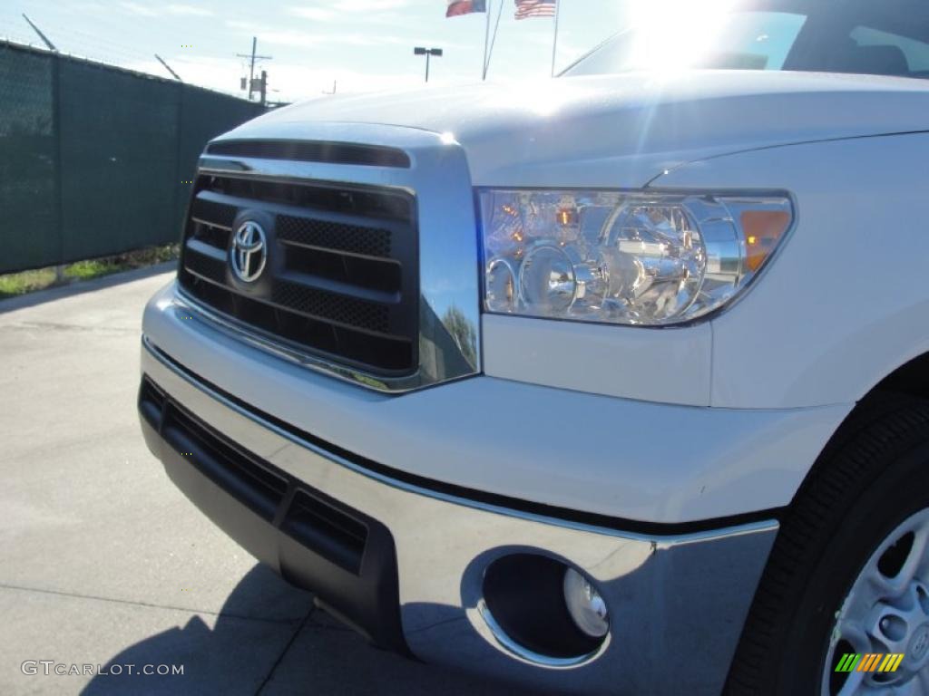 2011 Tundra CrewMax - Super White / Sand Beige photo #9