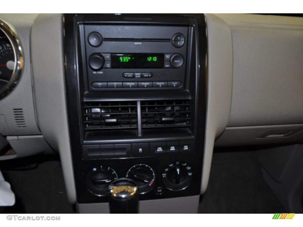 2006 Explorer XLT 4x4 - Silver Birch Metallic / Stone photo #8