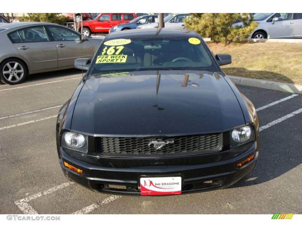 2007 Mustang V6 Deluxe Coupe - Black / Dark Charcoal photo #2