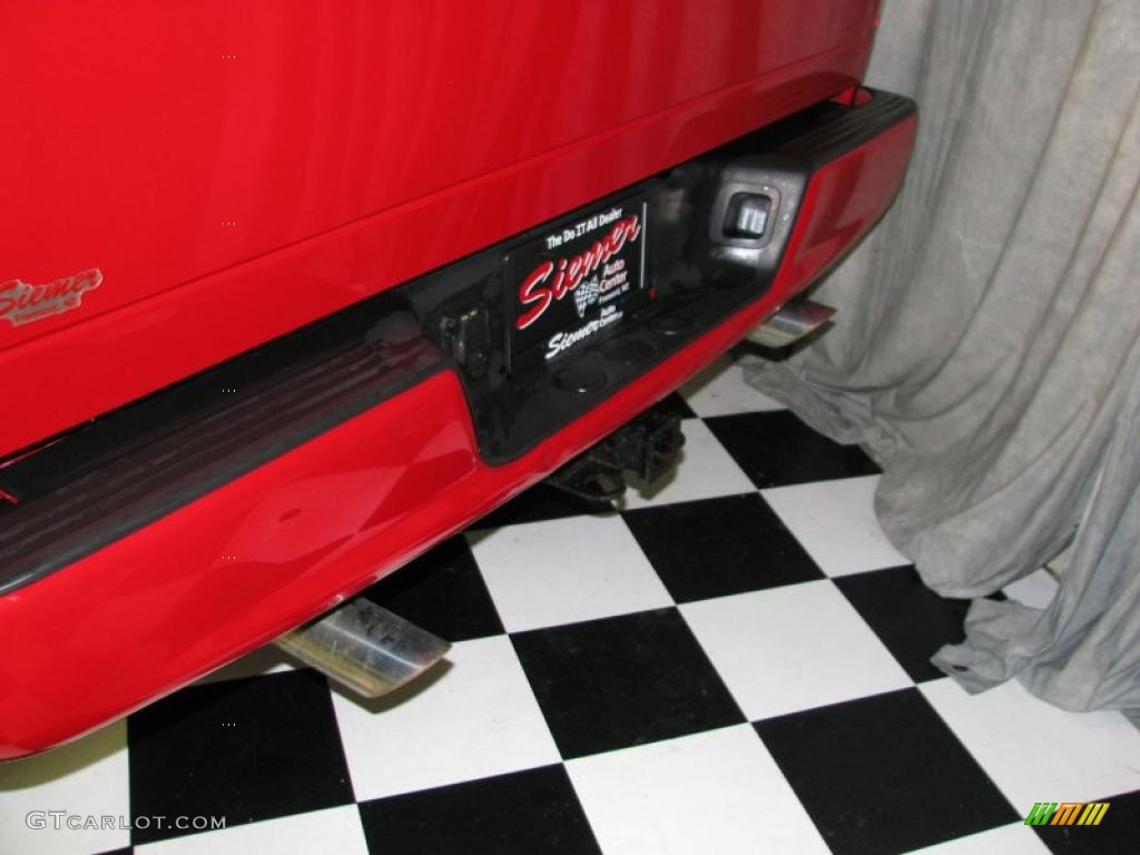 2006 Ram 1500 ST Quad Cab 4x4 - Flame Red / Medium Slate Gray photo #5