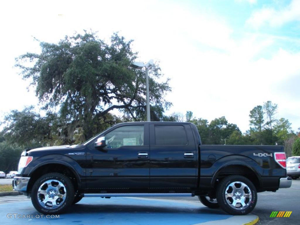 2011 F150 Lariat SuperCrew 4x4 - Tuxedo Black Metallic / Pale Adobe photo #2