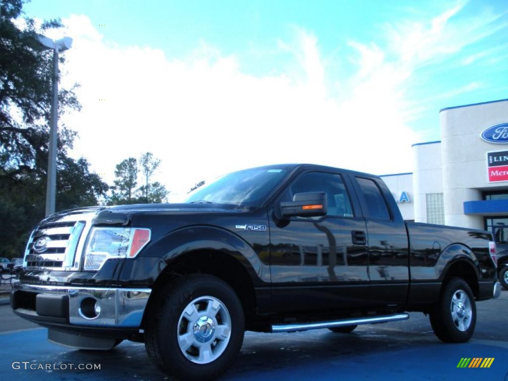 2011 F150 XLT SuperCab - Tuxedo Black Metallic / Steel Gray photo #1