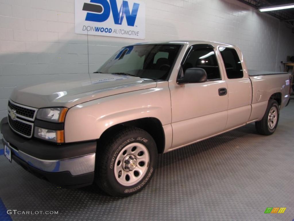 2007 Silverado 1500 Classic Work Truck Extended Cab - Silver Birch Metallic / Dark Charcoal photo #2