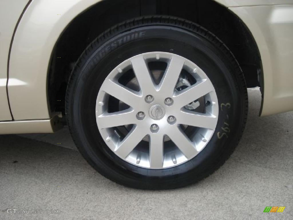2011 Chrysler Town & Country Touring - L Wheel Photo #42594232
