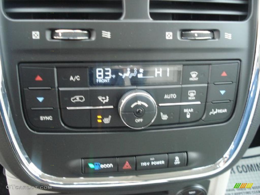 2011 Chrysler Town & Country Touring - L Controls Photo #42594260