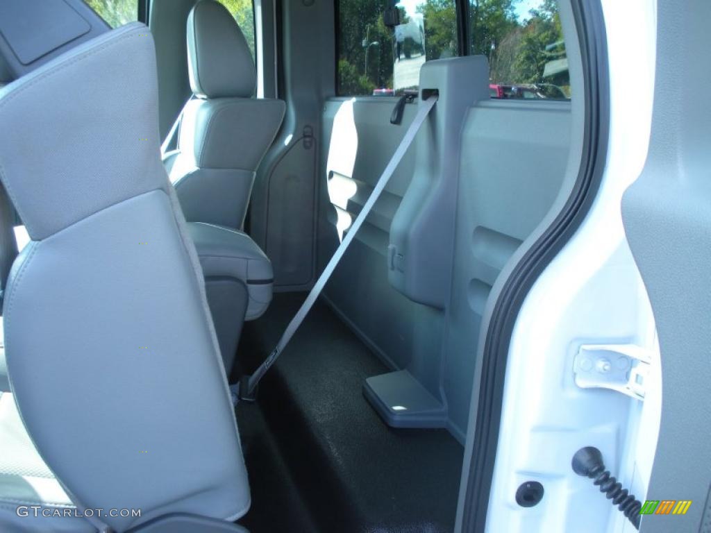 2006 F150 XL Regular Cab - Oxford White / Medium Flint photo #12