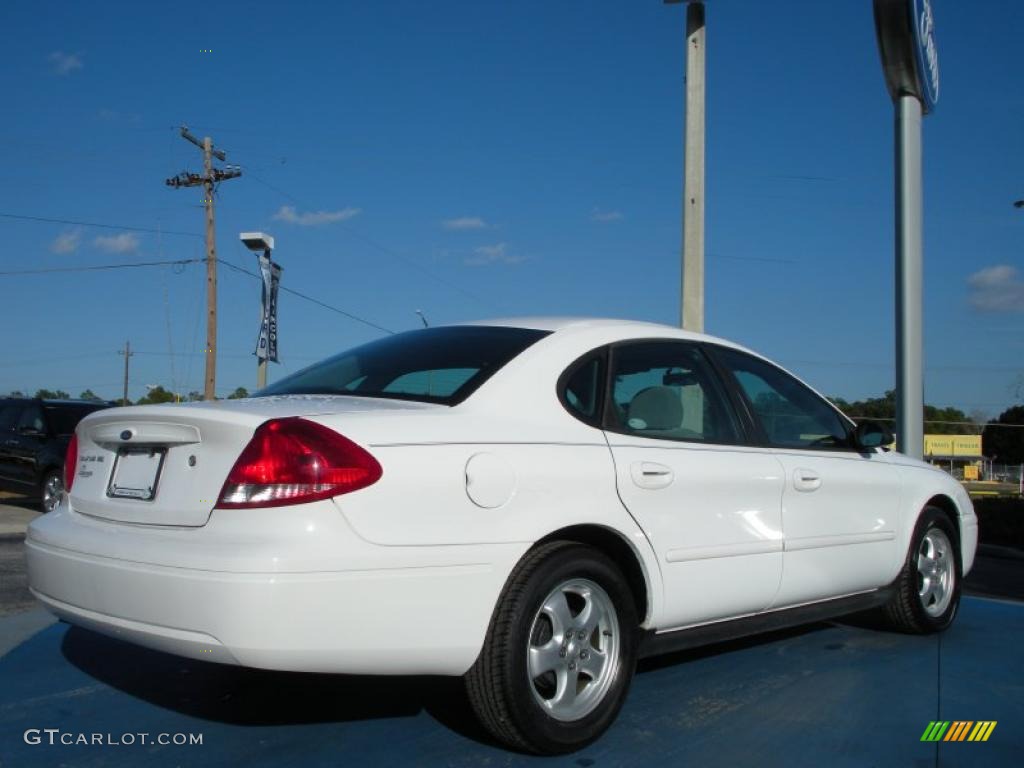 2004 Taurus SE Sedan - Vibrant White / Medium Graphite photo #5
