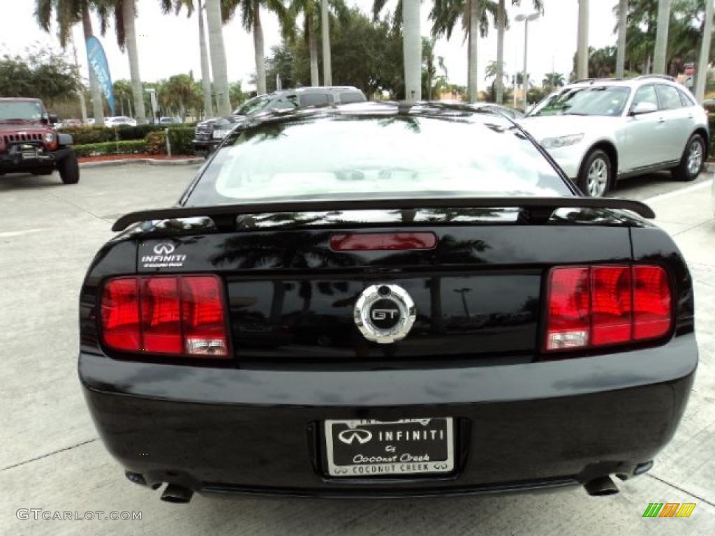 2005 Mustang GT Premium Coupe - Black / Medium Parchment photo #7